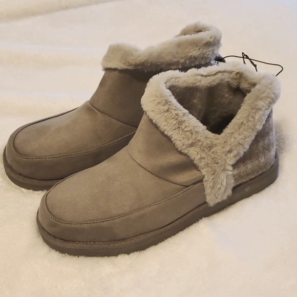 Maurices Gray Slipper Boots Faux Fur Lining Pull On Cozy - Picture 3 of 14